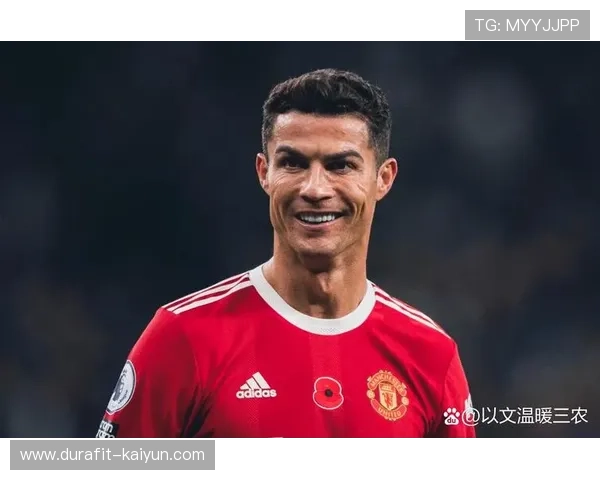 球场上的风采与魅力 足球明星的外貌特点与个人魅力解析