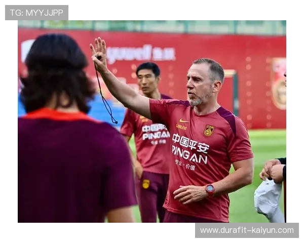 篮球球星眼中的中国足球困境与发展潜力探讨